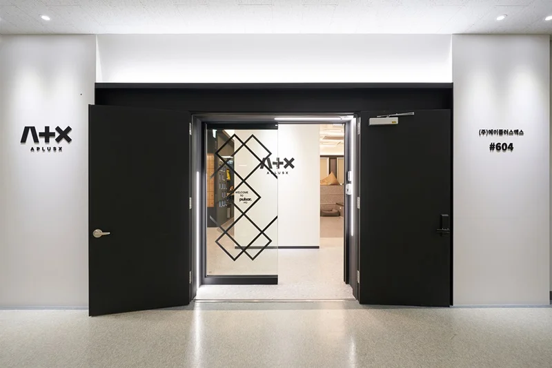 사무실입구인테리어